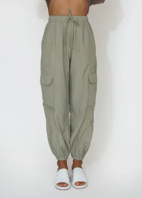 Lightweight Cargo Pants in Mint