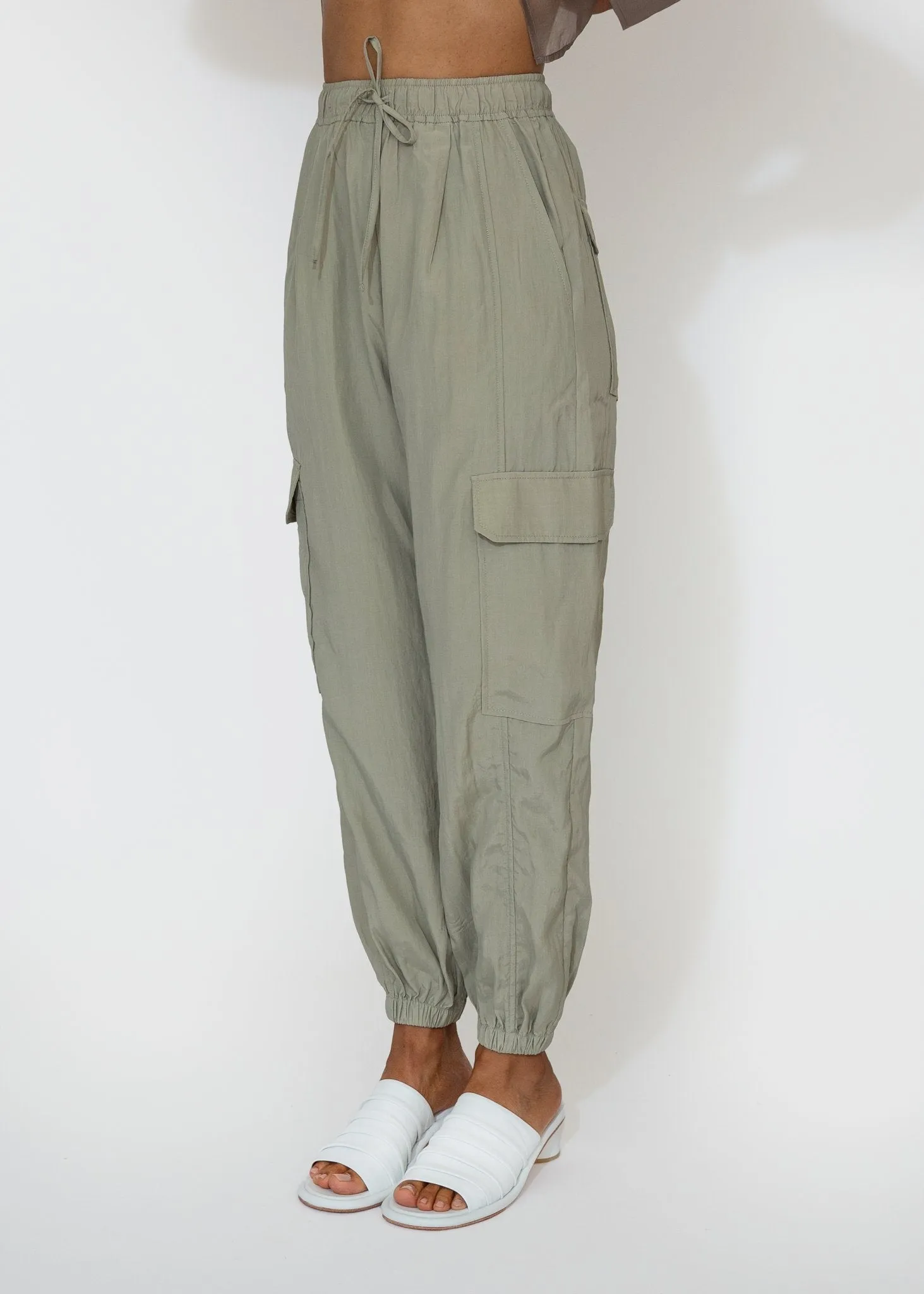 Lightweight Cargo Pants in Mint