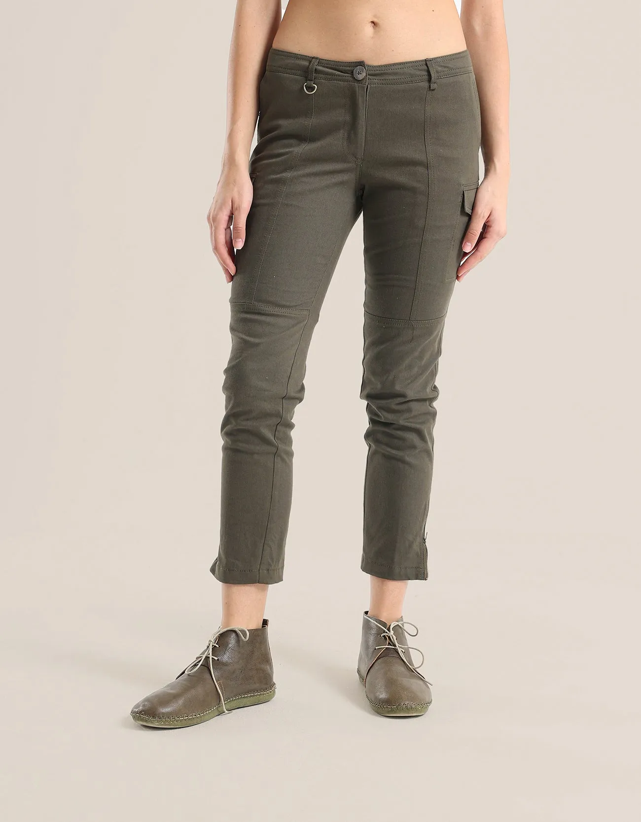 Slim cargo pants with side and back pockets