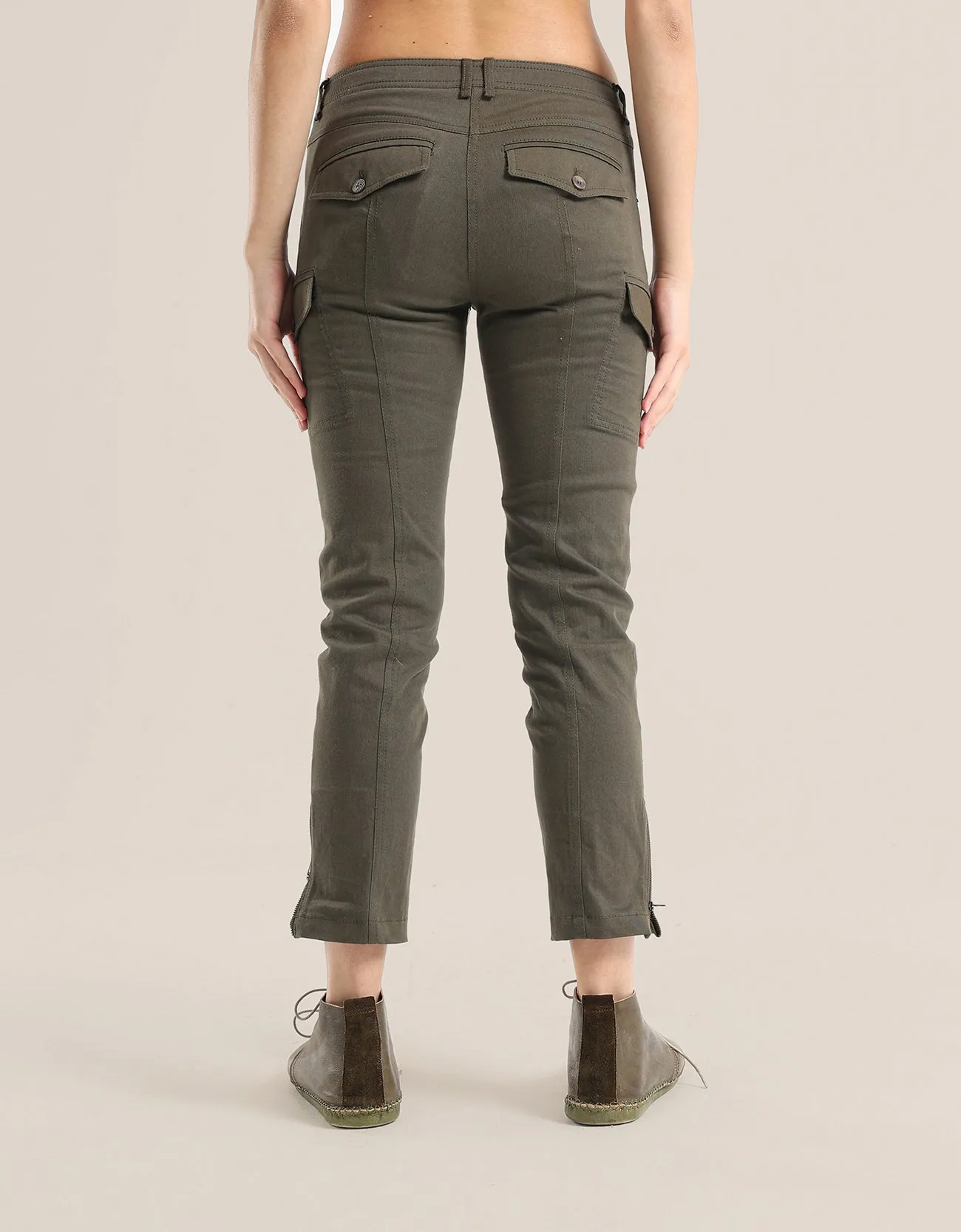 Slim cargo pants with side and back pockets