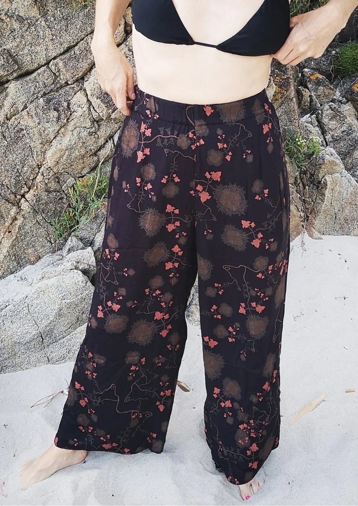 WIDE AIRY SUMMER PANTS - SILKY RAYON printed black/rust