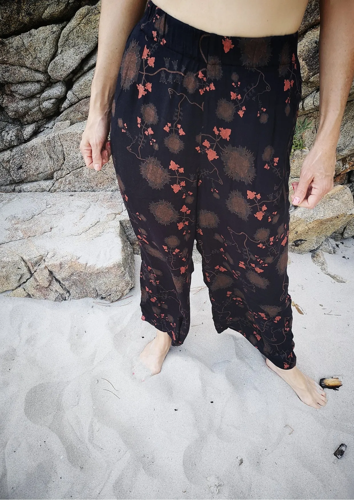 WIDE AIRY SUMMER PANTS - SILKY RAYON printed black/rust