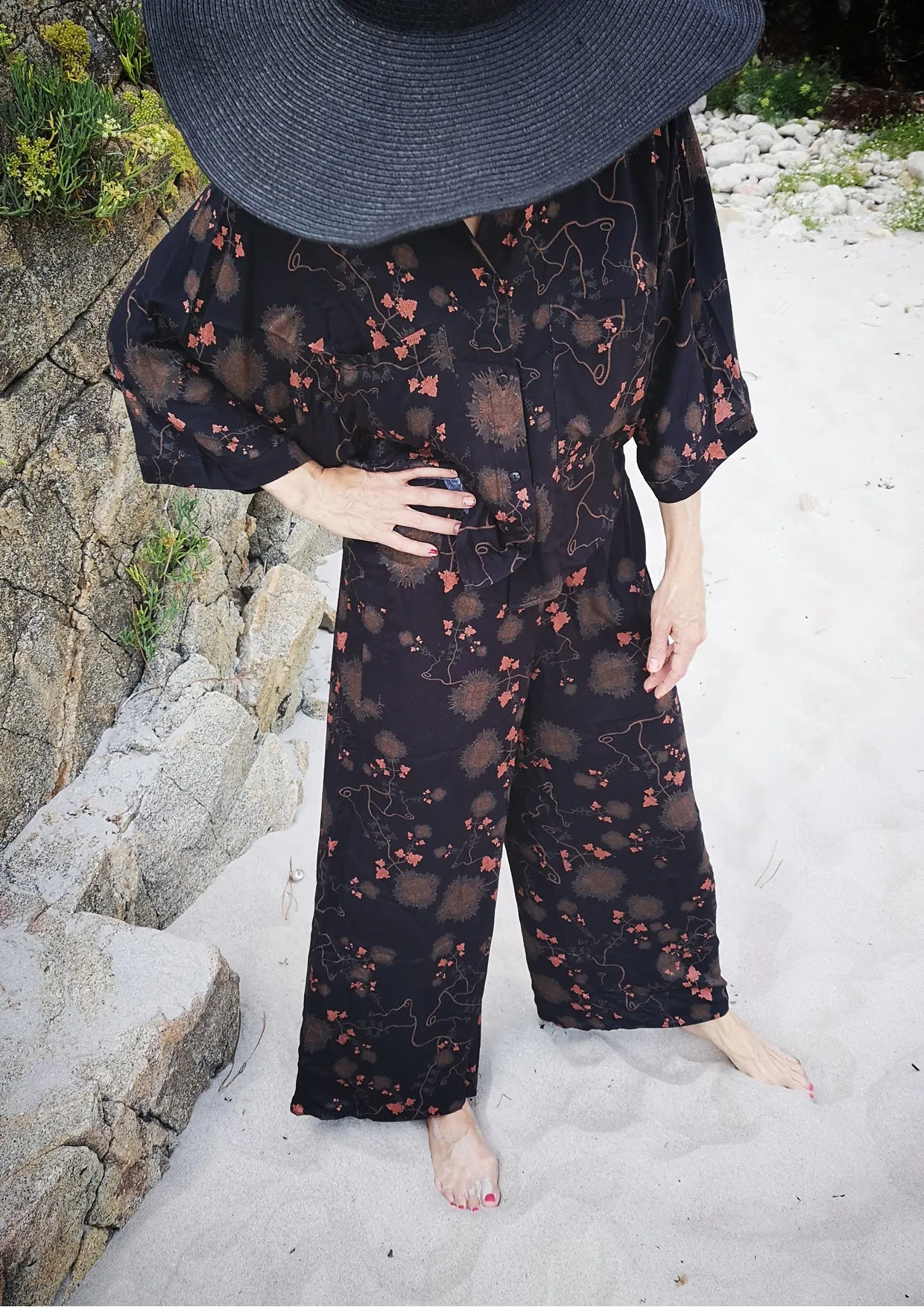 WIDE AIRY SUMMER PANTS - SILKY RAYON printed black/rust