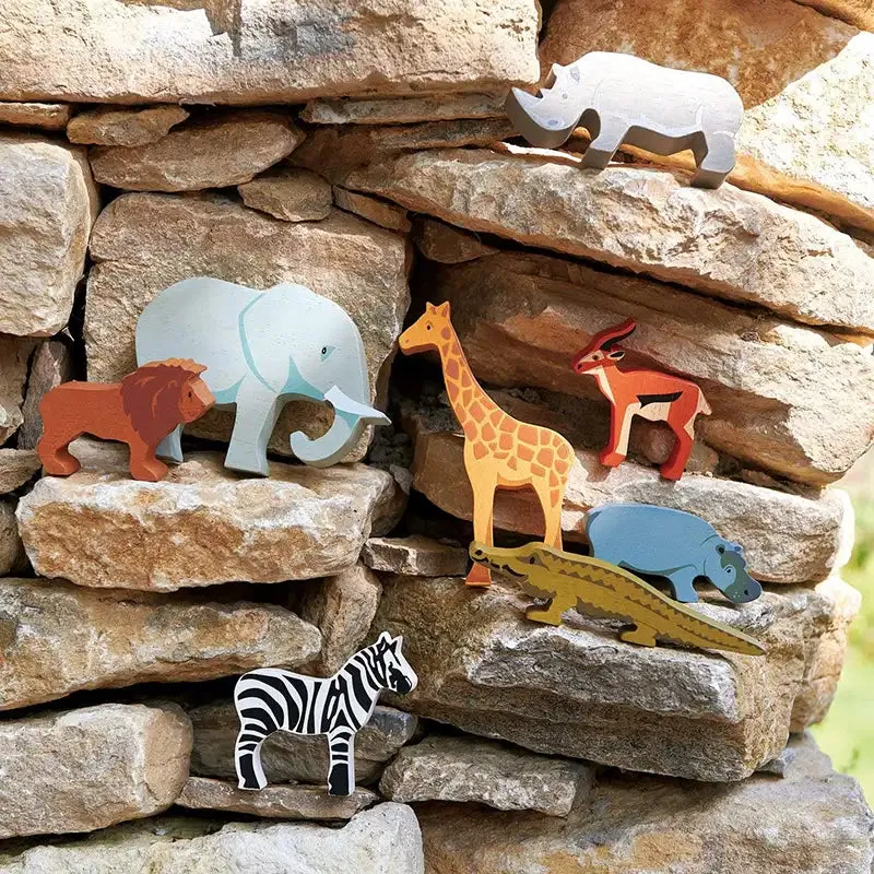 Wooden 8 Safari Animals and Shelf