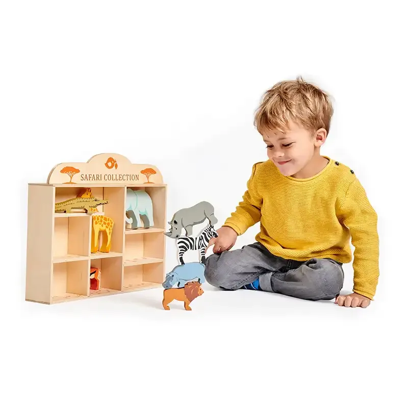 Wooden 8 Safari Animals and Shelf